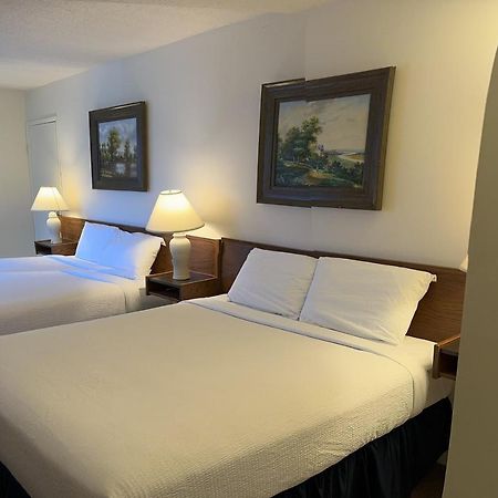 Wessex Inn By The Sea Cowichan Bay Exterior photo