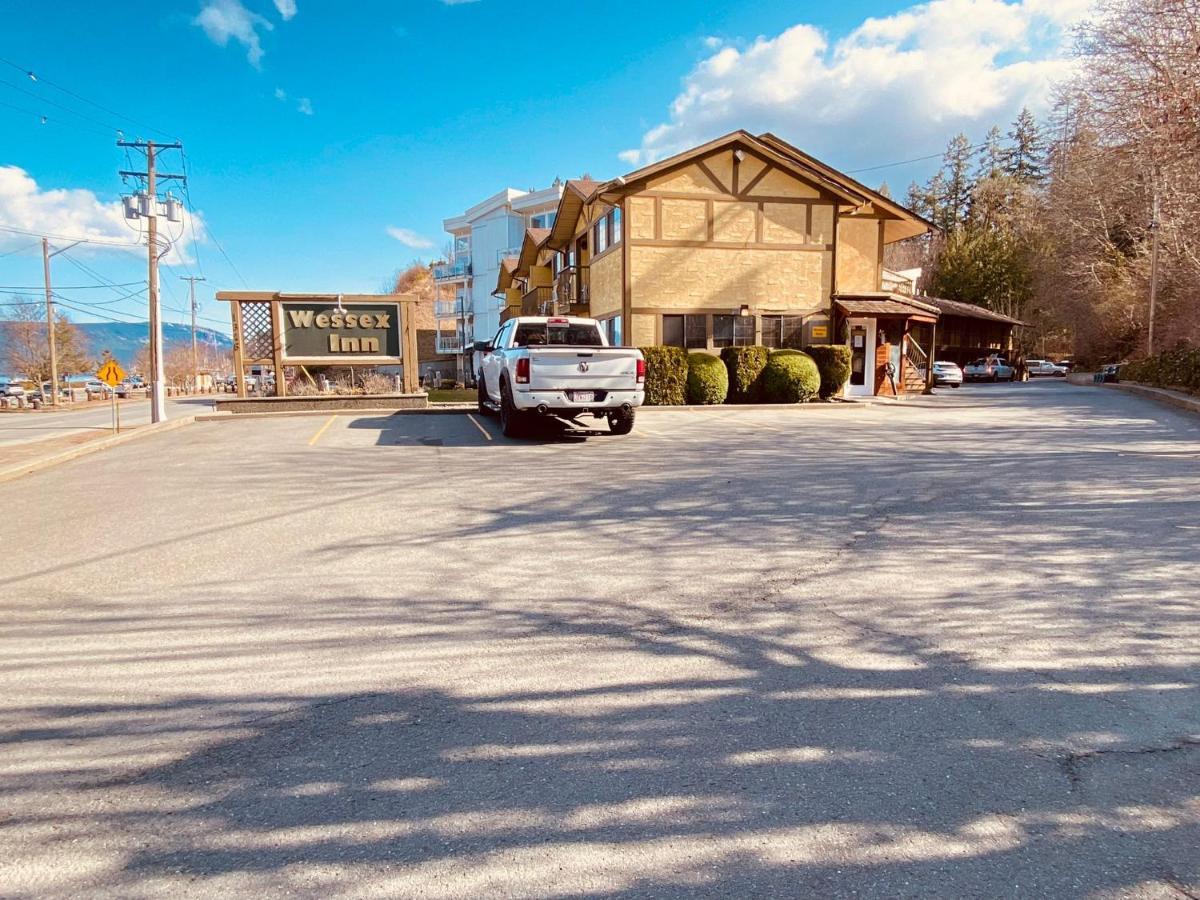 Wessex Inn By The Sea Cowichan Bay Exterior photo