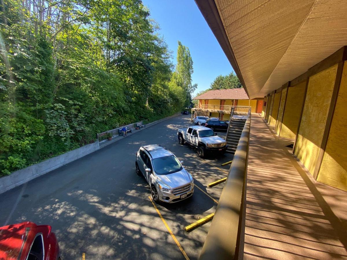 Wessex Inn By The Sea Cowichan Bay Exterior photo