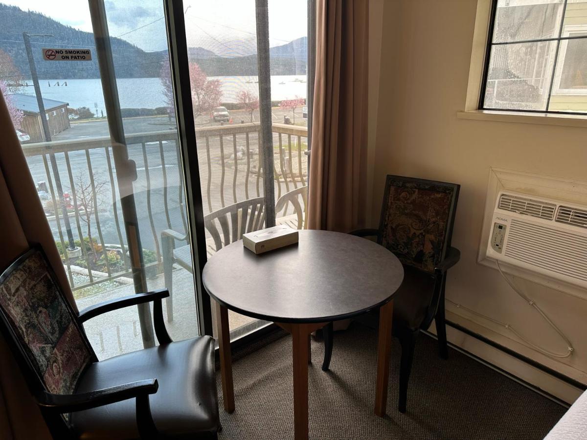 Wessex Inn By The Sea Cowichan Bay Exterior photo