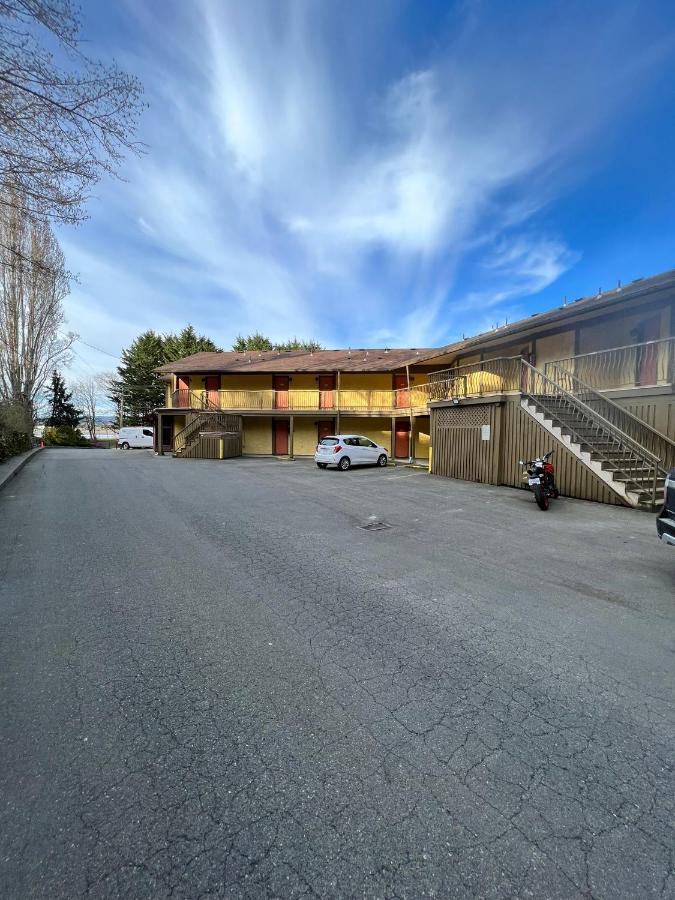 Wessex Inn By The Sea Cowichan Bay Exterior photo