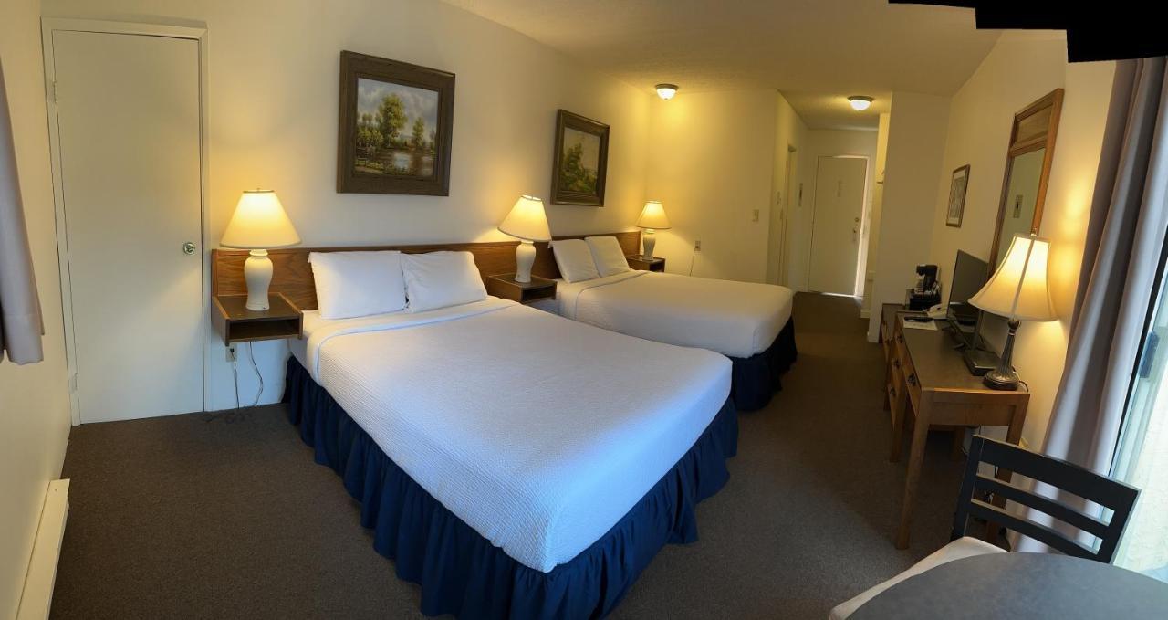 Wessex Inn By The Sea Cowichan Bay Exterior photo