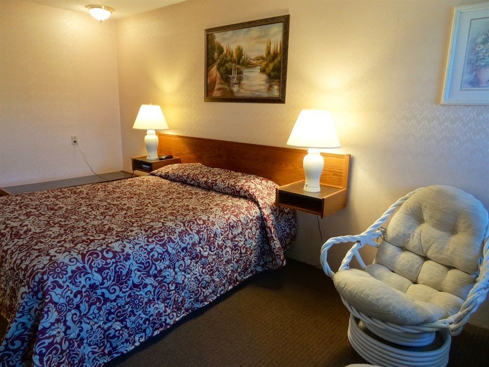 Wessex Inn By The Sea Cowichan Bay Exterior photo