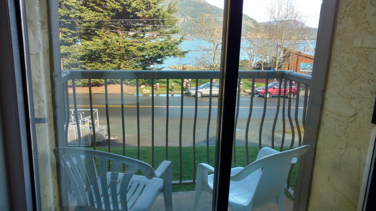 Wessex Inn By The Sea Cowichan Bay Exterior photo