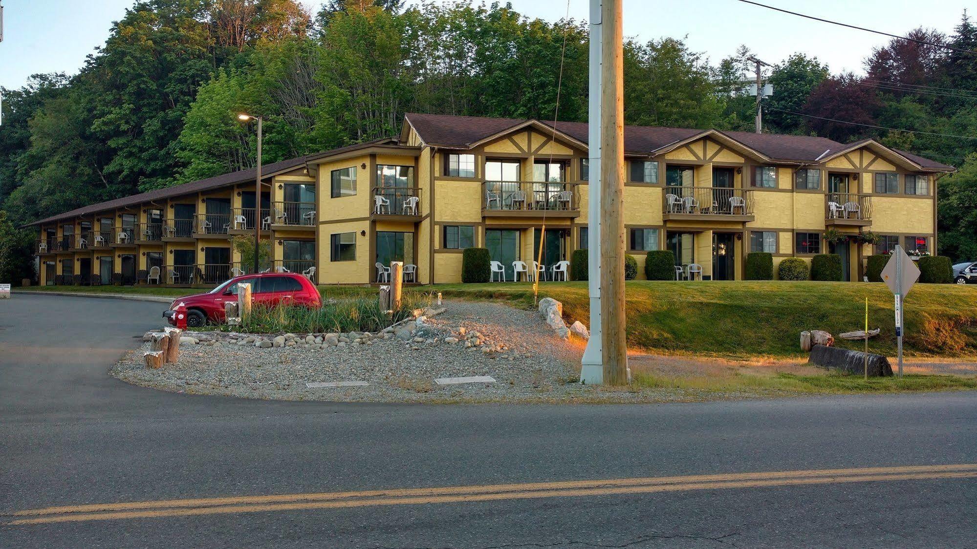 Wessex Inn By The Sea Cowichan Bay Exterior photo