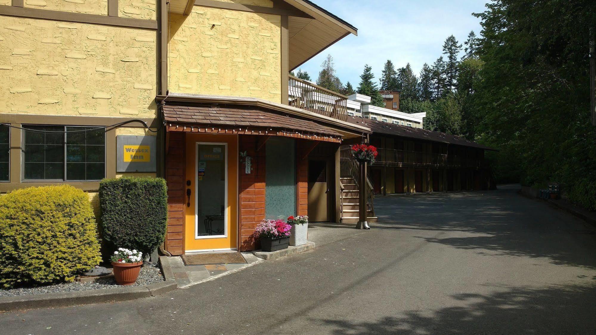 Wessex Inn By The Sea Cowichan Bay Exterior photo