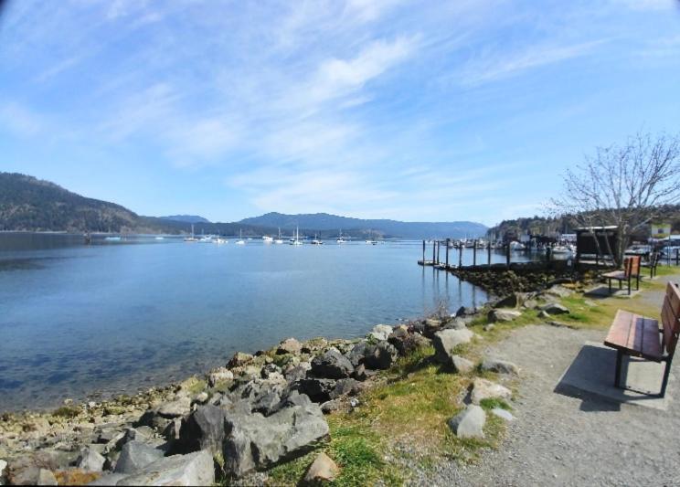 Wessex Inn By The Sea Cowichan Bay Exterior photo