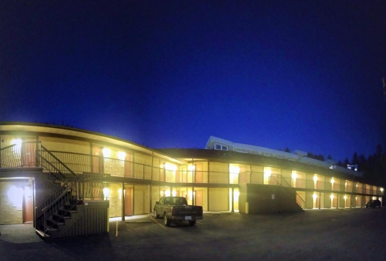 Wessex Inn By The Sea Cowichan Bay Exterior photo