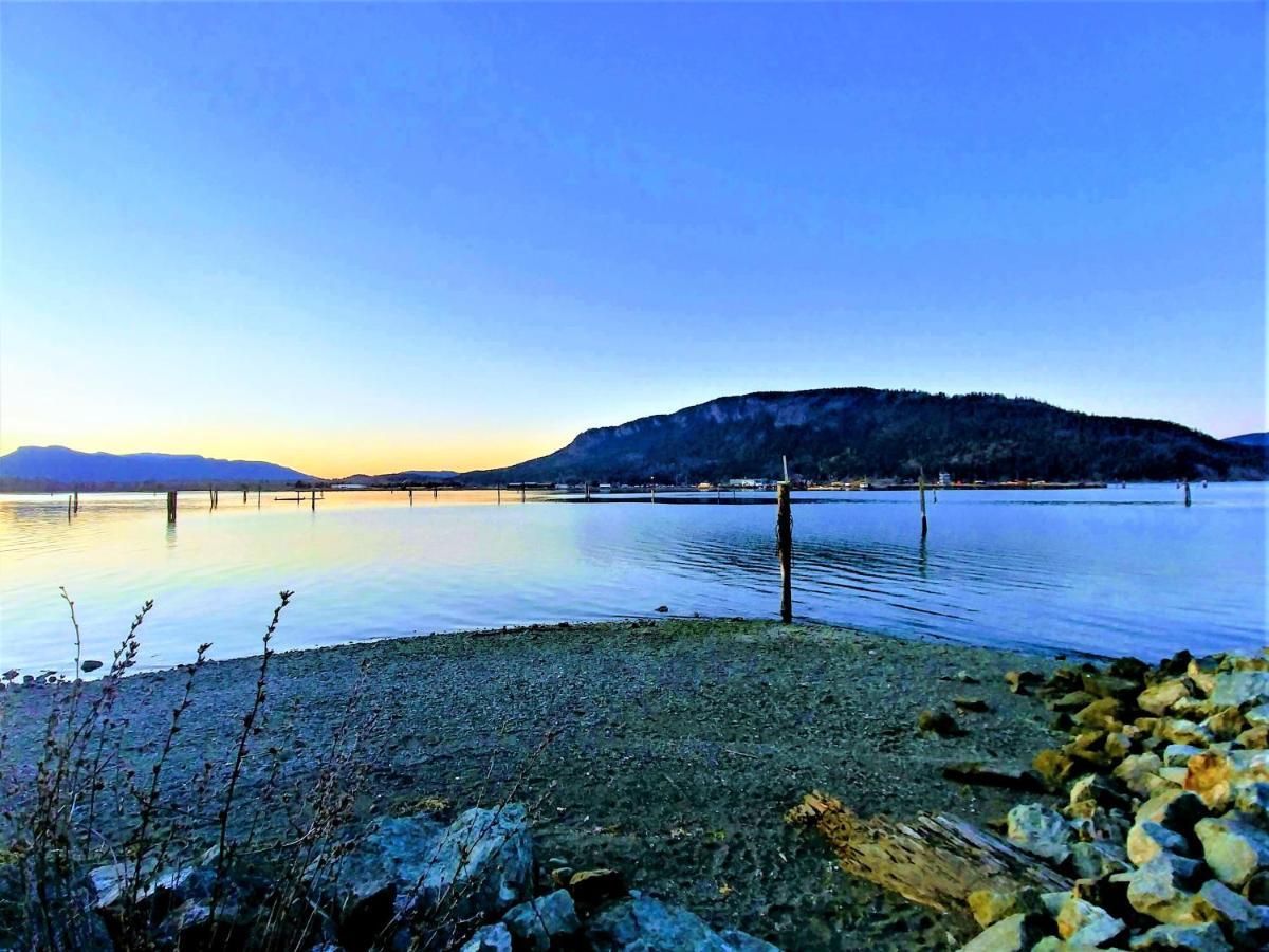 Wessex Inn By The Sea Cowichan Bay Exterior photo